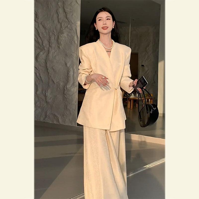 秋服 レディース 流行り物 オシャレ カワイイ  分かりやすい 成年者カワイイ 気が大きい大きさ   秋出で立ち 大広間 ハイエンド 白 繻子 背広 表現スタイル お召しもの