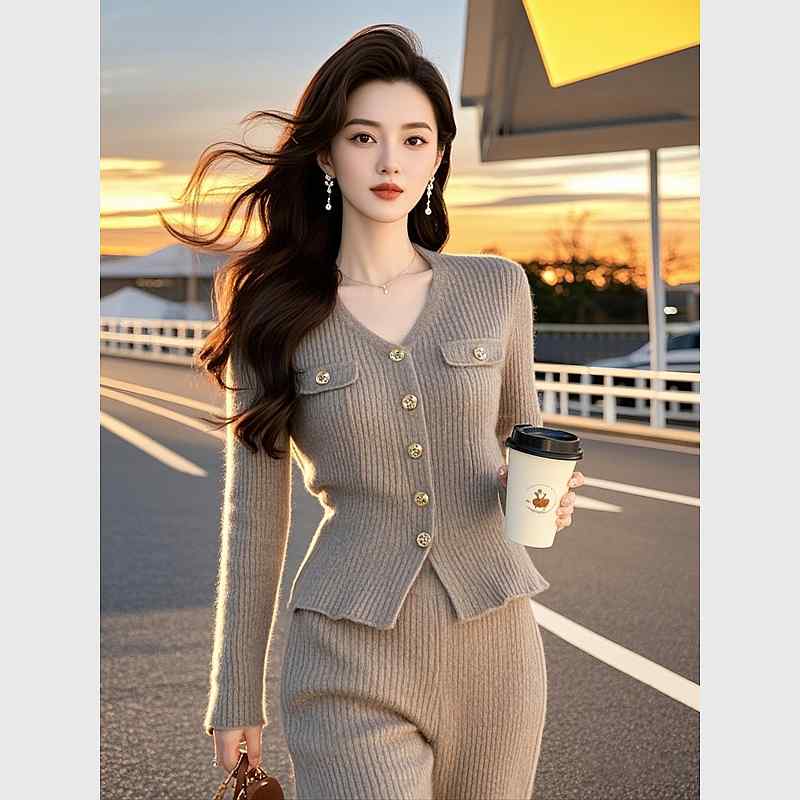 秋服 レディース ファッション オシャレ カワイイ シンプル 大人カワイイ 大きいサイズ ハイエンド フェミニン フレグランス グレー トップス パンツ スーツ 9,982円