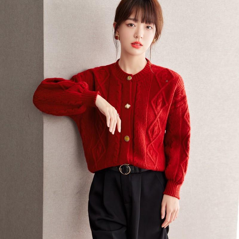 春 コーデ レディース ファッション オシャレ カワイイ シンプル きれいめ ナチュラル 上品カジュアル 婦人服 ニット セーター コート シャツ クラシック レッド オープン ｜リコット