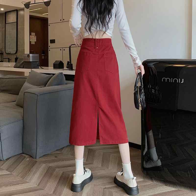 春 コーデ レディース 流行り物 オシャレ カワイイ   分かりやすい 好いたらしいめ 自然的 窈窕たる心地好い 成人女性服 赤 細長い切口スコート 真っただ中丈 ご機嫌酉の方角 か細い A伝達ルート スコート
