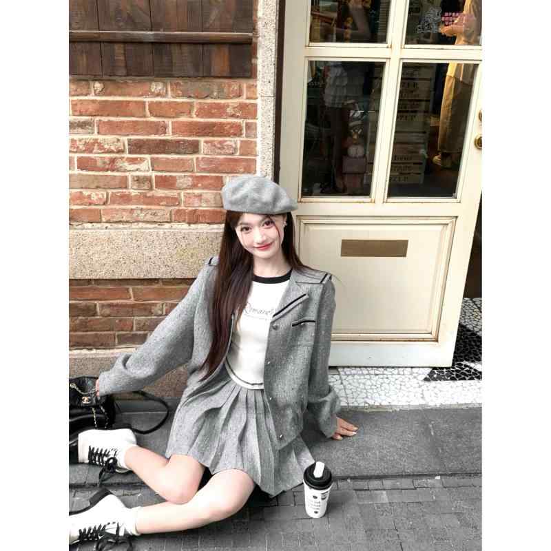 秋服 コーデ レディース 流行り物 オシャレ カワイイ  分かりやすい 成年者カワイイ 気が大きい大きさ   薄墨色 上衣 筋目 スコート 2点 仕掛ける