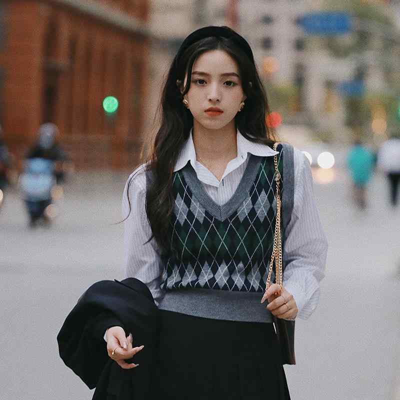 秋服 レディース ファッション オシャレ カワイイ シンプル 大人カワイイ 大きいサイズ レトロ ベスト カレッジ 菱形 ニット Vネック スリム ノースリーブ トップス ウール 7,183円