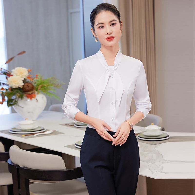 春 コーデ レディース ファッション オシャレ カワイイ シンプル きれいめ ナチュラル 上品カジュアル 婦人服 白 シャツ ホテル ユニフォーム ウェイター フロント ワークシャツ