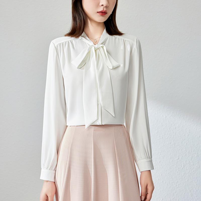 春 コーデ レディース ファッション オシャレ カワイイ シンプル きれいめ ナチュラル 上品カジュアル 婦人服 ホワイト シャツ アセテート サテン ハイエンド トップス リボン 通勤ウェア 長袖