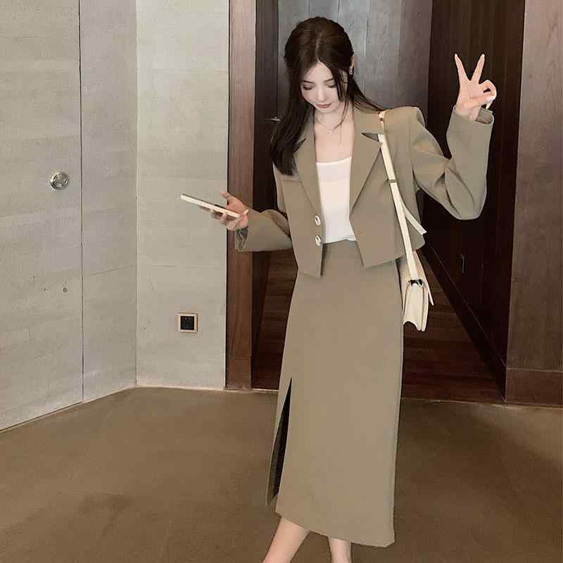 春 コーデ レディース 流行り物 オシャレ 個条 カワイイ コーデ 分かりやすい 好いたらしい 自然的 雅びやか心地よい 用   表現スタイル レトロ 今めかしい 長袖 背広 スコート 背広 春