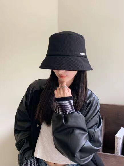 春 コーデ レディース ファッション オシャレ アイテム カワイイ コーデ シンプル きれいめ ナチュラル 上品カジュアル 女性用 婦人服 フィッシャーマン ハット 韓国ファッション サンハット 帽子 秋 手 シンプル ラベル