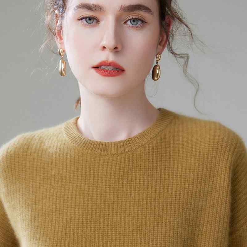 春 コーデ レディース ファッション オシャレ カワイイ シンプル きれいめ ナチュラル 上品カジュアル 婦人服 厚手 ラウンドネック セーター ゆったり ソリッドカラー ステッチ オフショルダー レイヤリング シャツ ｜リコット