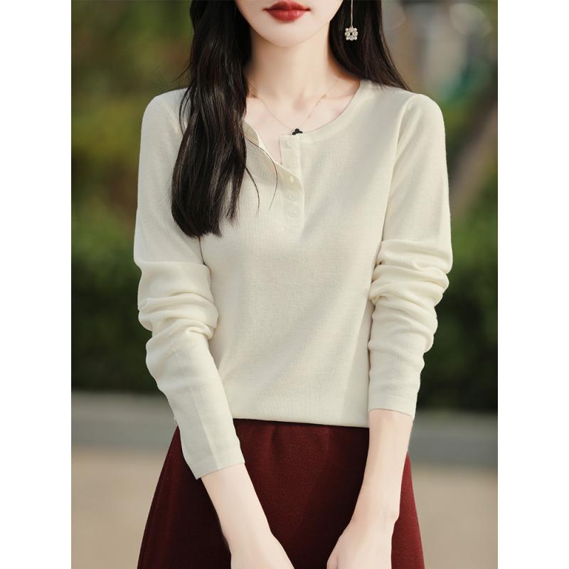 春 コーデ レディース ファッション オシャレ カワイイ シンプル きれいめ ナチュラル 上品カジュアル 婦人服 ハーフ オープン カラー 長袖 シャツ ラウンドネック セーター シンプル スリムフィット 薄手 T トップス