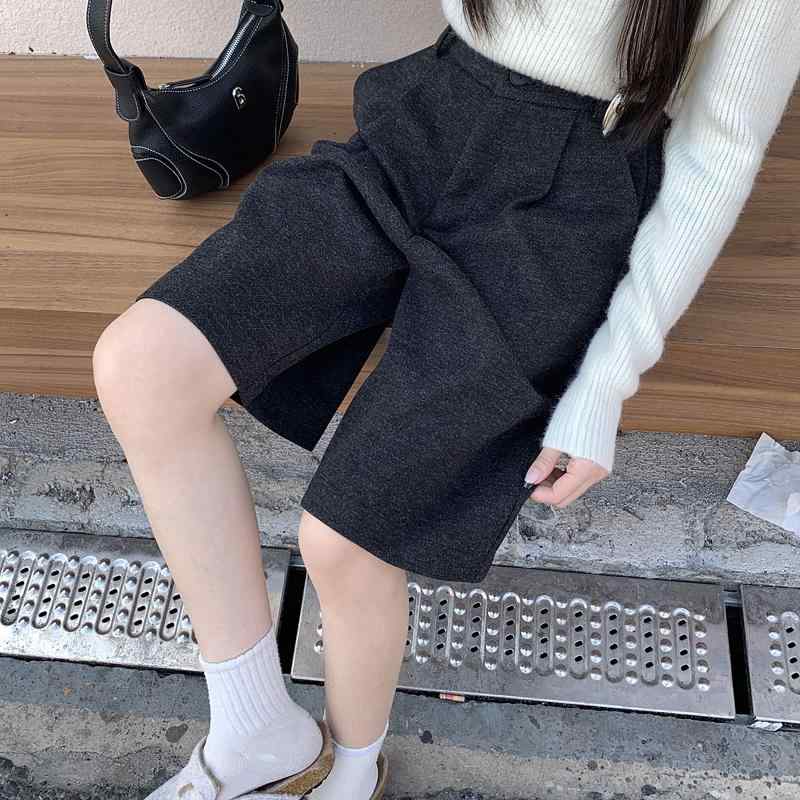 春 コーデ レディース ファッション オシャレ カワイイ シンプル きれいめ ナチュラル 上品カジュアル 婦人服 ダーク グレー 厚手 ウール スーツ パンツ ハイウエスト スリム ストレート ワイドレッグ