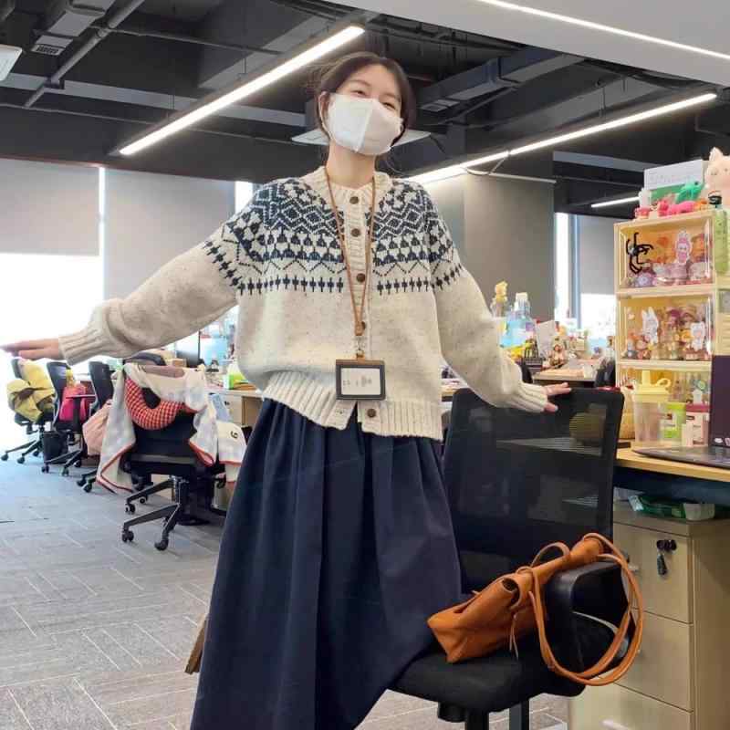 春 コーデ レディース ファッション オシャレ カワイイ シンプル きれいめ ナチュラル 上品カジュアル 婦人服 クラシック アウターウェア セーター ゆったり ニット カーディガン 厚手 コート