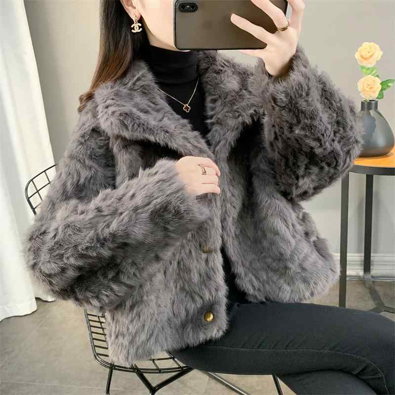 春 コーデ レディース ファッション オシャレ カワイイ シンプル きれいめ ナチュラル 上品カジュアル 婦人服 ファー コート ファーリー カーディガン トップス