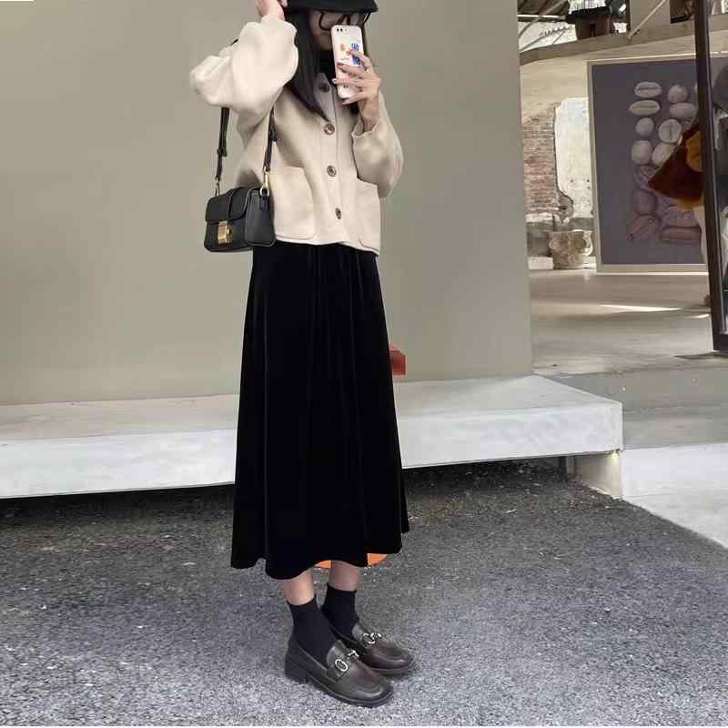 春 コーデ レディース ファッション オシャレ カワイイ シンプル きれいめ ナチュラル 上品カジュアル 婦人服 ハイウエスト Aライン アンブレラ スカート ゴールド ベルベット ミドル丈 厚手 ロング