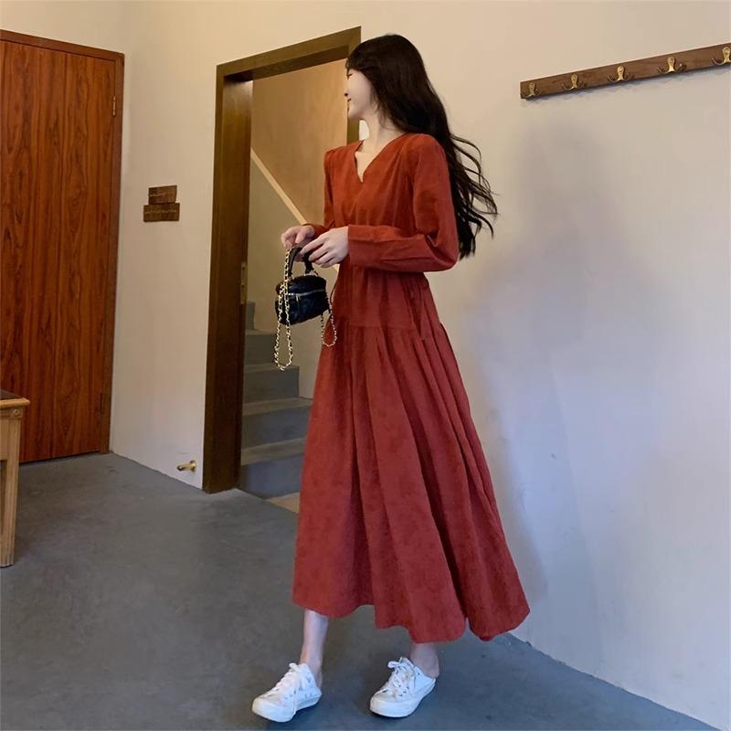 春 コーデ レディース 流行り物 オシャレ カワイイ   分かりやすい 好いたらしいめ 自然的 雅びやか心地よい 亭主もち服 Vのど首 長袖 御召しもの 酉の方角 か細い フレンチ ロング スコート