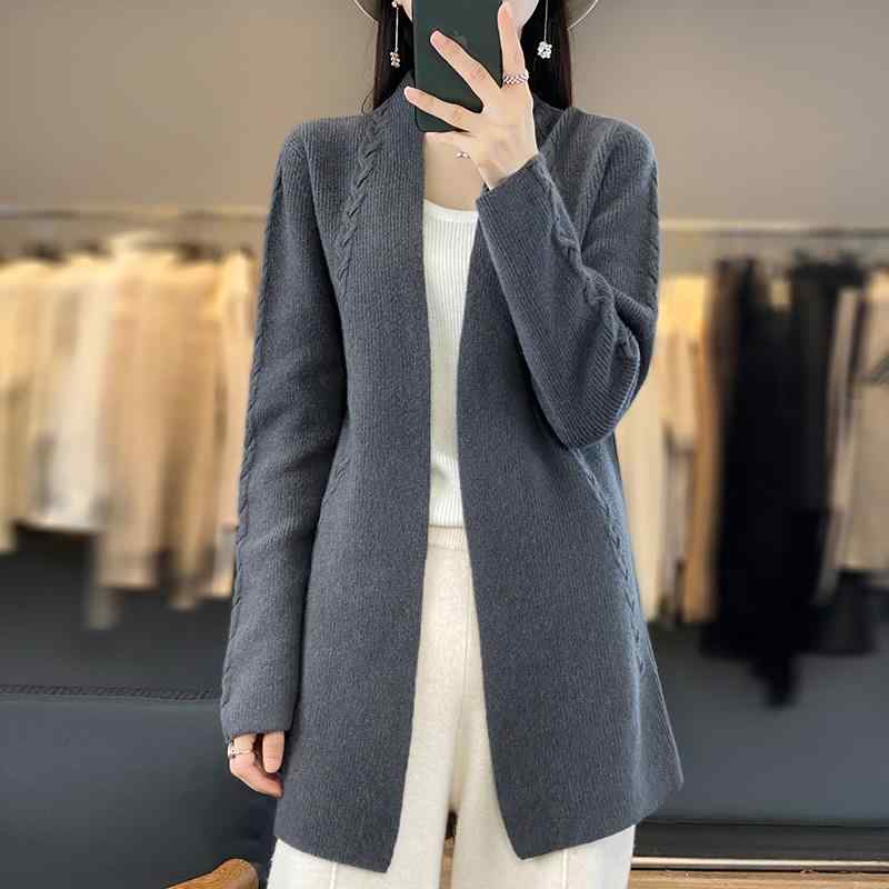 春 コーデ レディース ファッション オシャレ カワイイ シンプル きれいめ ナチュラル 上品カジュアル 婦人服 Vネック ジャカード ウール セーター カーディガン ミドル丈 ジャケット アウター 厚手