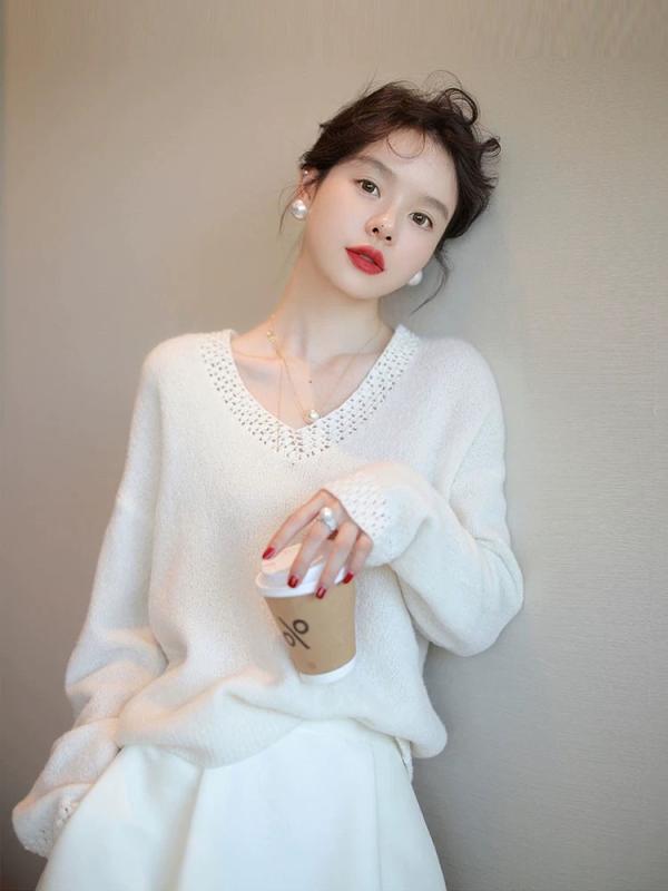 春 コーデ レディース ファッション オシャレ カワイイ シンプル きれいめ ナチュラル 上品カジュアル 婦人服 Vネック ウール セーター ゆったり スリム プルオーバー ニット レイヤリング シャツ