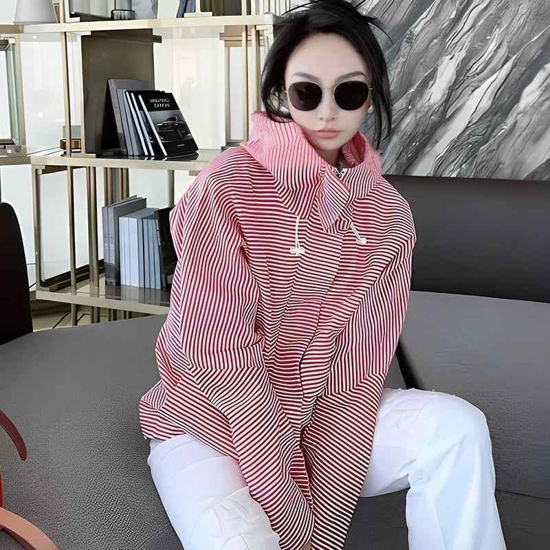 春 コーデ レディース ファッション オシャレ カワイイ シンプル きれいめ ナチュラル 上品カジュアル 婦人服 ハイエンド レッド ストライプ フード付き カジュアル スポーツ ジャケット ｜リコット