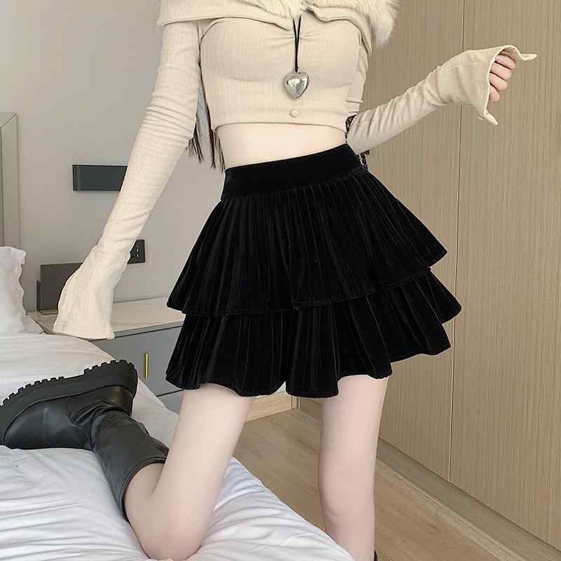 春 コーデ レディース 流行り物 オシャレ カワイイ   分かりやすい 好いたらしいめ 自然的 窈窕たる心地好い 成人女性服 黒 天鵞絨スコート ご機嫌酉の方角 A伝達ルート 筋目スコート ふわふわ スコート