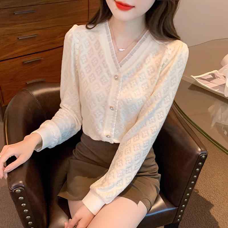 春 コーデ レディース ファッション オシャレ カワイイ   シンプル きれいめ ナチュラル 上品カジュアル 婦人服 フレンチ風ファッション Vネック レース シャツ 秋 インナーシャツ 長袖 トップス