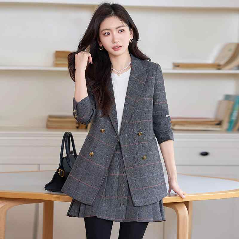 春 コーデ レディース ファッション オシャレ カワイイ シンプル きれいめ ナチュラル 上品カジュアル 婦人服 チェック柄 スーツ ジャケット カジュアル プリーツスカート ツーピース