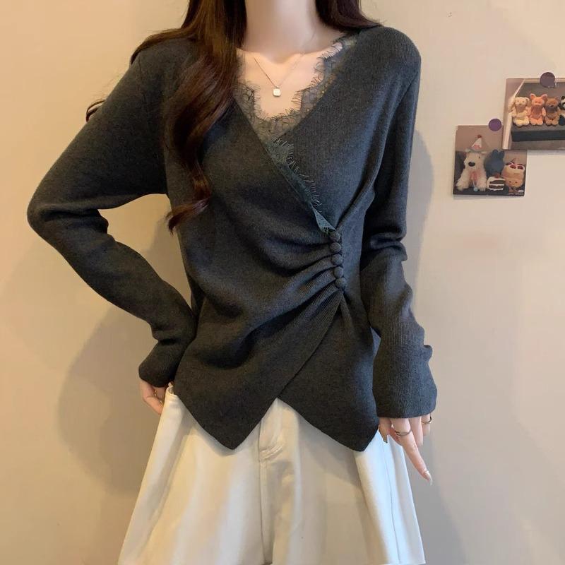 春 コーデ レディース ファッション オシャレ カワイイ シンプル きれいめ ナチュラル 上品カジュアル 婦人服 フレンチ グレー Vネック インナーウェア ニット セーター レース ステッチ ボトムトップ