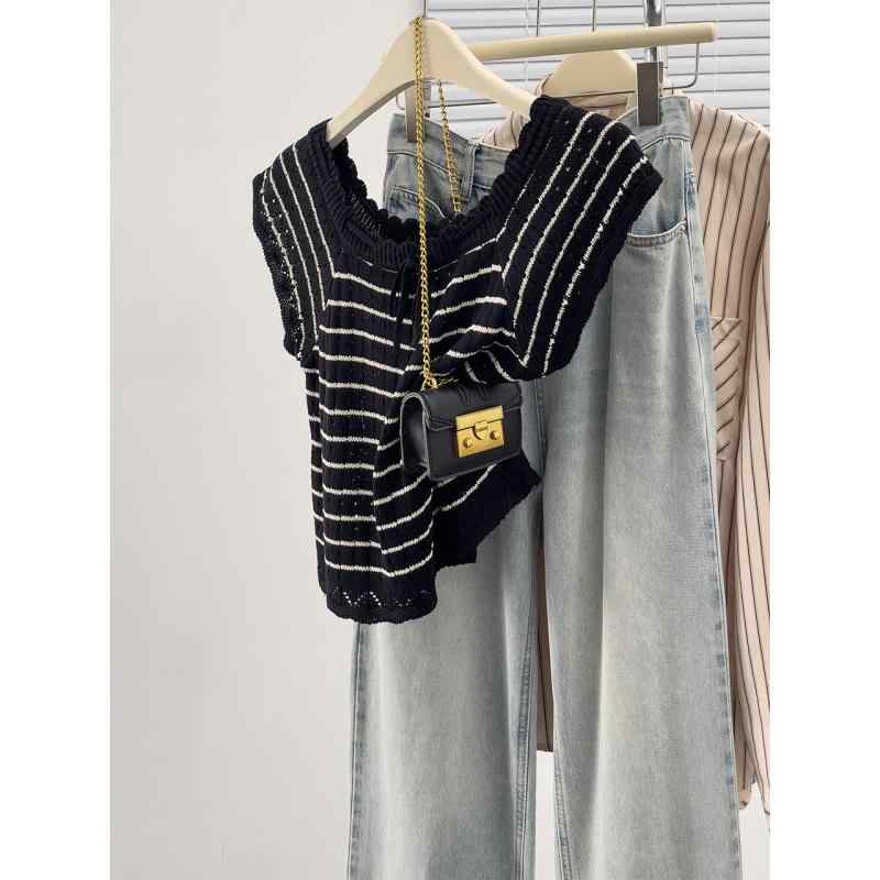 春 コーデ レディース ファッション オシャレ カワイイ シンプル きれいめ ナチュラル 上品カジュアル 婦人服 ストライプ スクエアネック 半袖 Tシャツ 夏 薄手 セーター ストラップ トップス