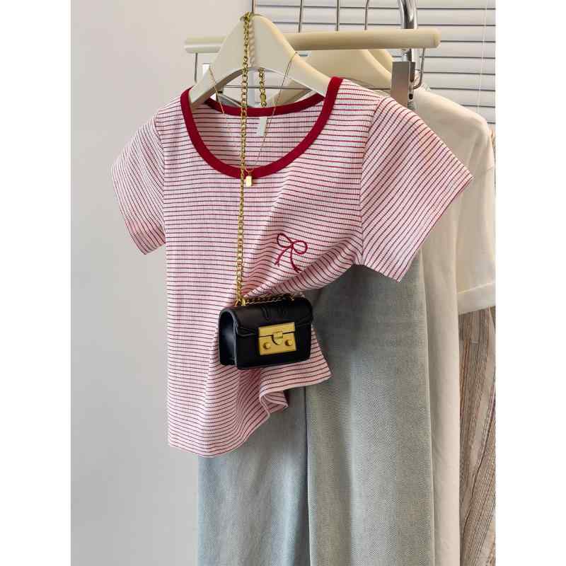 春 コーデ レディース ファッション オシャレ カワイイ シンプル きれいめ ナチュラル 上品カジュアル 婦人服 レッド ストライプ 半袖 Tシャツ 夏 スリム トップス