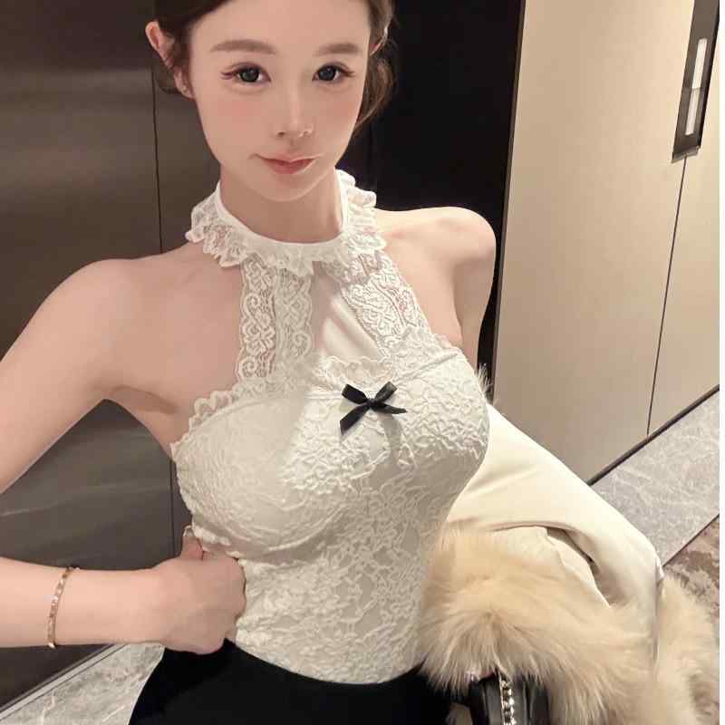 春 コーデ レディース ファッション オシャレ カワイイ シンプル きれいめ ナチュラル 上品カジュアル 婦人服 リボン フリルレース ベース シャツ 黒 チューブ トップス