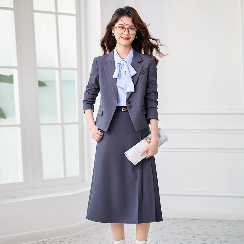 春 コーデ レディース ファッション オシャレ カワイイ シンプル きれいめ ナチュラル 上品カジュアル 婦人服 グレー スーツ フォーマルウェア ウェア