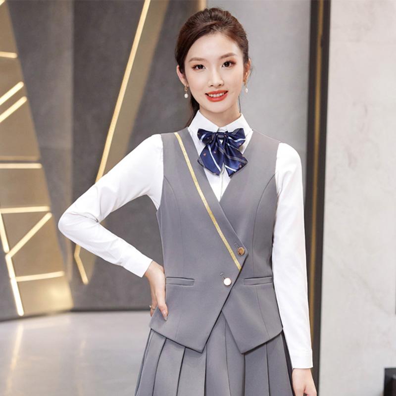 春 コーデ レディース ファッション オシャレ カワイイ シンプル きれいめ ナチュラル 上品カジュアル 婦人服 カレッジ プリーツスカート ベスト スーツ シャツ ウエスト コート ジャケット アウターウェア