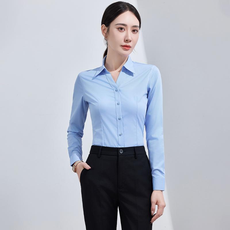 春 コーデ レディース ファッション オシャレ カワイイ シンプル きれいめ ナチュラル 上品カジュアル 婦人服 Vネック ブルー シャツ トップス 通勤ウェア インナー フォーマル フロント 仕事