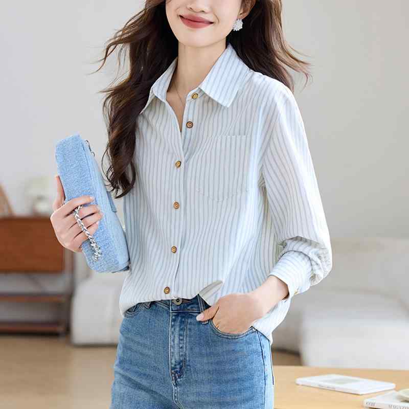 春 コーデ レディース ファッション オシャレ カワイイ シンプル きれいめ ナチュラル 上品カジュアル 婦人服 ストライプ ポロカラー シャツ 通勤ウェア スリム 長袖 トップス
