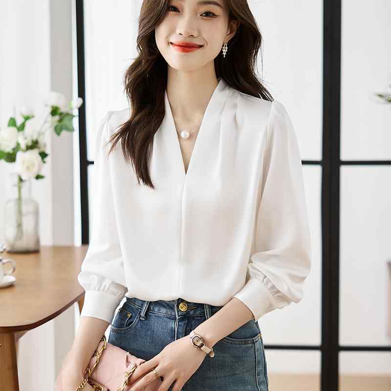 春 コーデ レディース ファッション オシャレ カワイイ シンプル きれいめ ナチュラル 上品カジュアル 婦人服 ハイエンド シンプル シャツ Vネック 軽 通勤ウェア サテン シフォンシャツ トップス ｜リコット