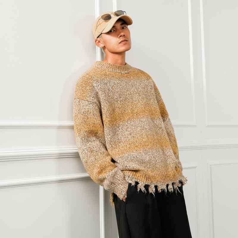 春 コーデ メンズ 用 服 シンプル ファッション 大人 紳士服 アメリカン グラデーション ウール ラウンドネック セーター 秋 カジュアル 通勤スタイル ね着コーデ ゆったりシルエット 着 デイリーウェア 街歩きスタイル