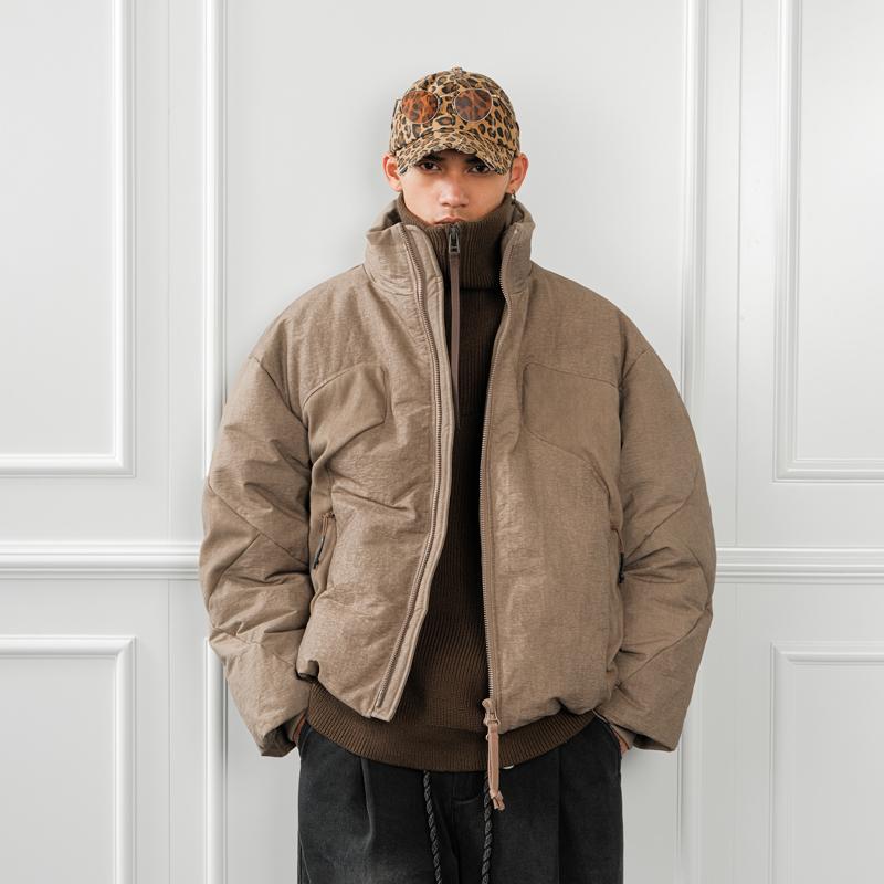 春 コーデ メンズ 用 服 シンプル ファッション オシャレ 大人 かっこいい 紳士服 アメリカン ゆったり スタンドカラー ジャケット ホワイトダックダウン カジュアル 通勤スタイル ね着コーデ ゆったりシルエット 軽アウター
