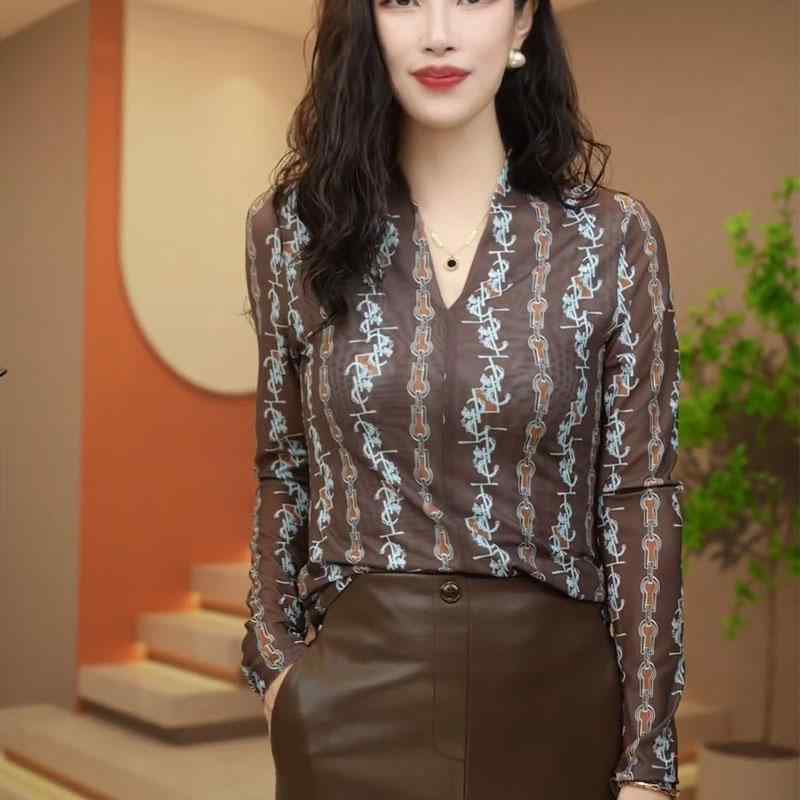 春 コーデ レディース ファッション オシャレ カワイイ シンプル きれいめ ナチュラル 上品カジュアル 婦人服 Vネック メッシュ プリント 長袖 Tシャツ ハイエンド スリムフィット レイヤリング トップス