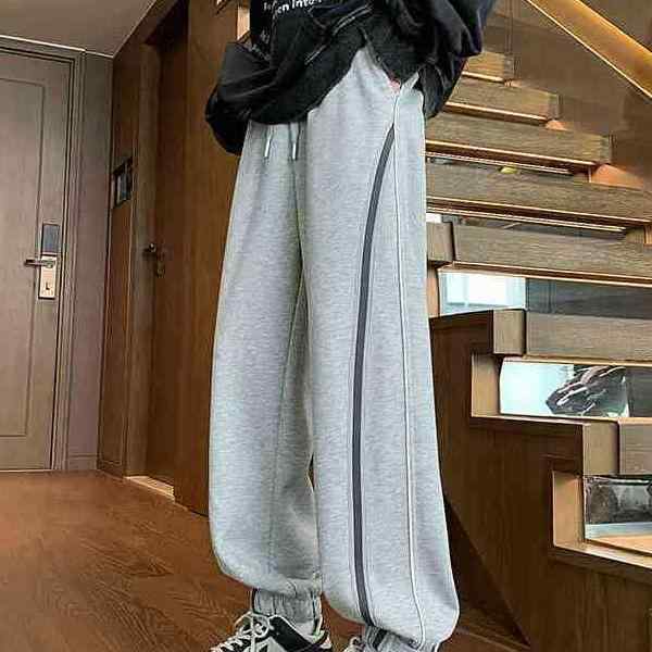 春 コーデ メンズ 用 服 シンプル ファッション 大人 紳士服 アメリカン ストリート スポーツ カジュアル グレー スウェットパンツ カジュアル 通勤スタイル ね着コーデ ゆったりシルエット 快適フィット 動きい デイリー
