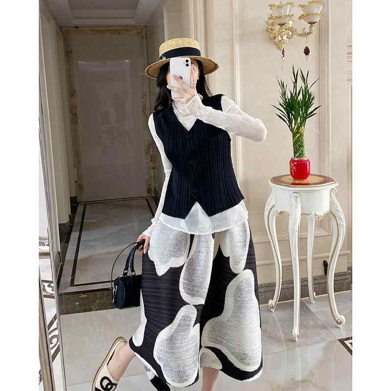 春 コーデ レディース ファッション オシャレ カワイイ シンプル きれいめ ナチュラル 上品カジュアル 婦人服 スカート ゆったり ミドル丈 プリーツ プリント スリム スイング アンブレラ 夏 ｜リコット
