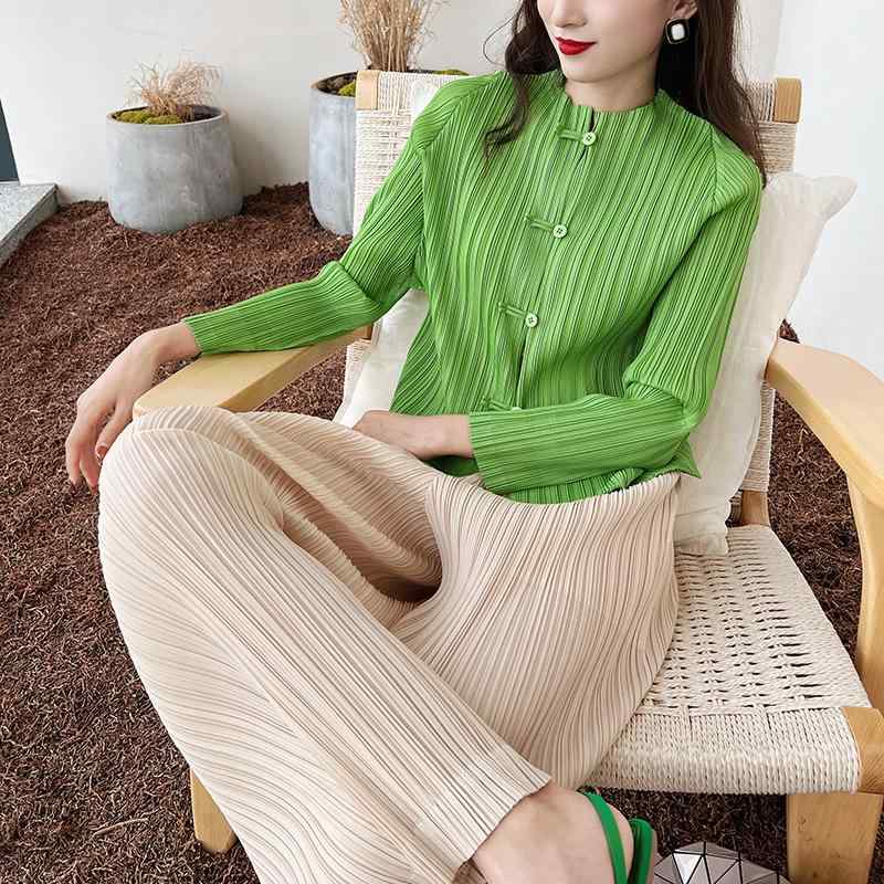 春 コーデ レディース ファッション オシャレ カワイイ シンプル きれいめ ナチュラル 上品カジュアル 婦人服 バックル ハイエンド 長袖 プリーツ トップス 大きいサイズ シャツ