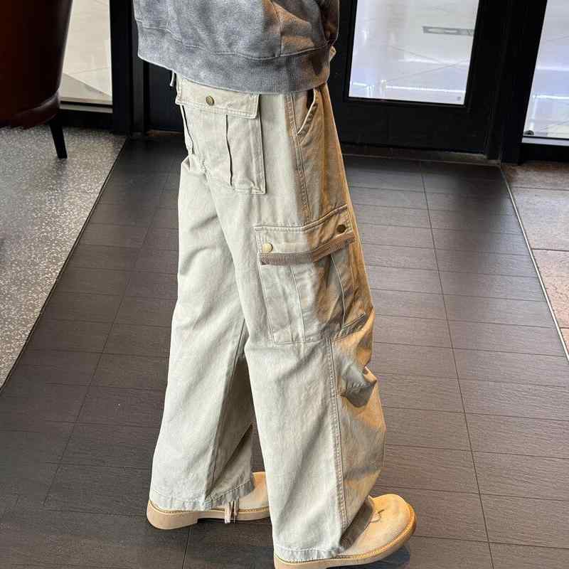 春 コーデ メンズ 用 服 シンプル 大人 紳士服 アメリカン ワイド マルチ ポケット パンツ ダメージ ハイエンド ユニセックス カジュアル 通勤スタイル 重ね着コーデ ゆったりシルエット 快適フィット 動きやすい デイリー