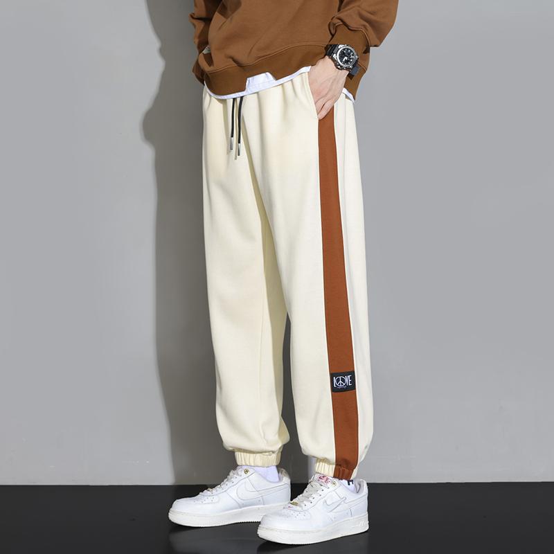 春 コーデ メンズ 用 服 シンプル ファッション オシャレ 大人 紳士服 ストリート カジュアル パンツ スウェットパンツ ストライプパンツ カジュアル 通勤スタイル 重ね着コーデ ゆったりシルエット 快適フィット 動きやすい デイリー
