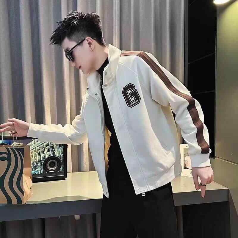 春 コーデ メンズ 用 服 分かりやすい 流行り物 オシャレ 成年者 かっこいい 成人男性服 照明ランプ色合い 上衣的  心地よい 通い表現スタイル 重ね着コーデ ゆったり影ぼうし 軽アウター