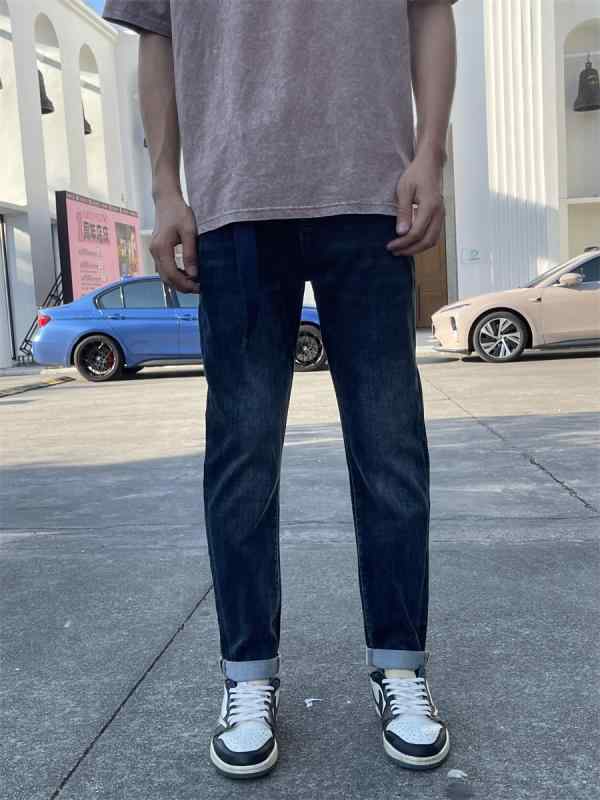 春 コーデ メンズ 用 服 シンプル ファッション オシャレ 大人 紳士服 カジュアル スキニー ジーンズ パンツ ブルー スリムフィット カジュアル 通勤スタイル 重ね着コーデ ゆったりシルエット 快適フィット 動きやすい デイリー
