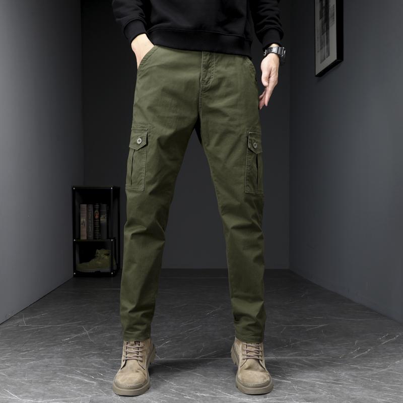 春 コーデ メンズ 用 服 シンプル ファッション 大人 紳士服 アウトドア カジュアル ミリタリーグリーン ミリタリースタイル パンツ カジュアル 通勤スタイル 重ね着コーデ ゆったりシルエット 快適フィット 動きやすい デイリー