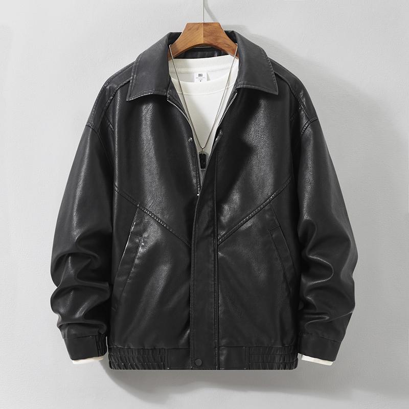 春 コーデ メンズ 用 服 シンプル ファッション オシャレ 大人 かっこいい 紳士服 アメリカン ブラック PUレザージャケット カジュアル 通勤スタイル 重ね着コーデ ゆったりシルエット 軽アウター