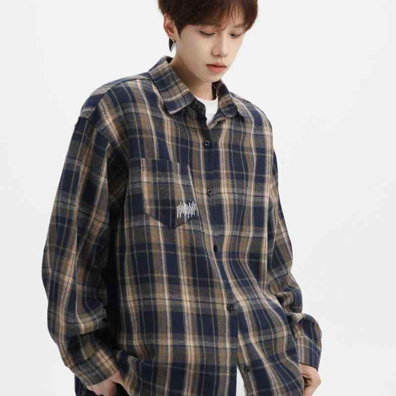 春 コーデ メンズ 用 服 シンプル ファッション オシャレ 大人 かっこいい 紳士服 ストリート チェック シャツ ジャケット ヴィンテージ ワークウェア 春 カジュアル 通勤スタイル 重ね着コーデ ゆったりシルエット 軽アウター