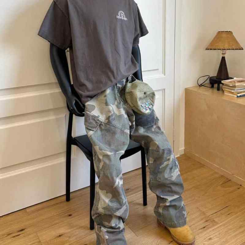 春 コーデ メンズ 用 服 シンプル ファッション 大人 紳士服 アメリカン ストリート カジュアル パンツ カモフラージュ フレアパンツ カジュアル 通勤スタイル 重ね着コーデ ゆったりシルエット 快適フィット 動きやすい デイリー