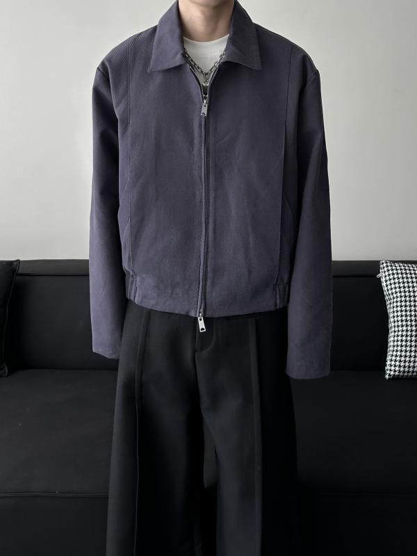 春 コーデ メンズ 用 服 シンプル ファッション オシャレ 大人 かっこいい 紳士服 ワイド ジャケット ジッパー ダークパープル ダーク カジュアル 通勤スタイル 重ね着コーデ ゆったりシルエット 軽アウター