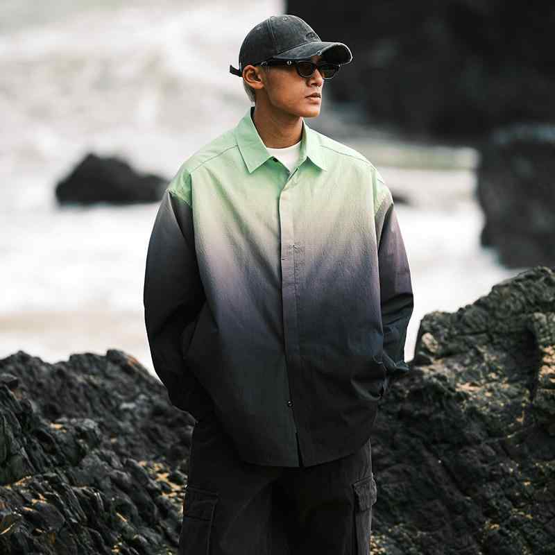 春 コーデ メンズ 用 服 シンプル ファッション オシャレ 大人 かっこいい 紳士服 アメリカン ストリート 長袖 快適 グラデーション シャツ ジャケット カジュアル 通勤スタイル 重ね着コーデ ゆったりシルエット 軽アウター|リコット