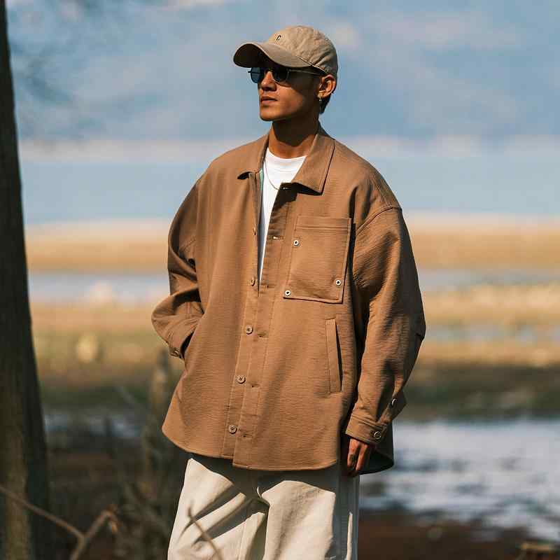春 コーデ メンズ 用 服 シンプル ファッション オシャレ 大人 かっこいい 紳士服 アウトドア カジュアル マルチ ポケット シャツ 春 カジュアル 通勤スタイル 重ね着コーデ ゆったりシルエット さらっと着 普段使い