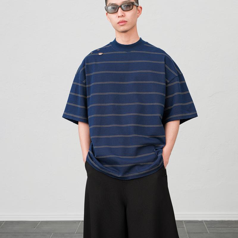春 コーデ メンズ 用 服 分かりやすい 流行り物 オシャレ 成年者 かっこいい 成人男性服 半袖 綿 プルオーバー 縞模様 夏  心地よい 通い表現スタイル 重ね着コーデ ゆったり影ぼうし さらっと着 普段使い